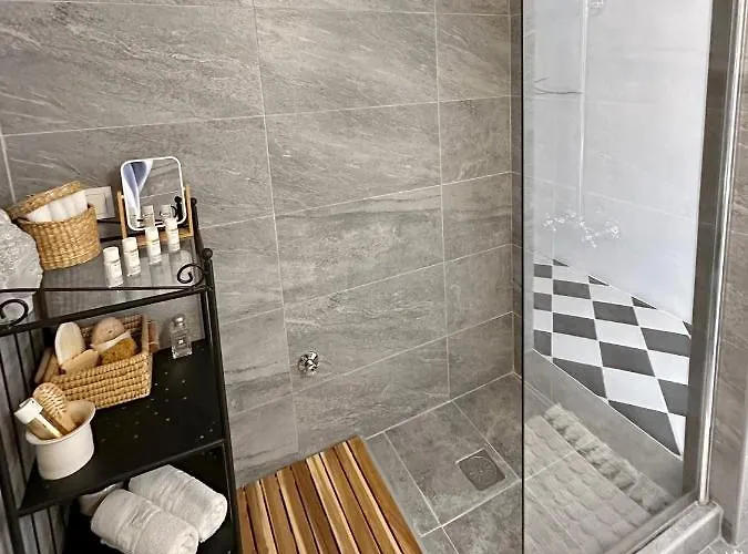 Apartamento Spacious 82 M2 Two Bedroom Classy Near Center *