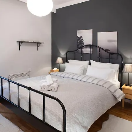 Apartman Spacious 82 M2 Two Bedroom Classy Near Center