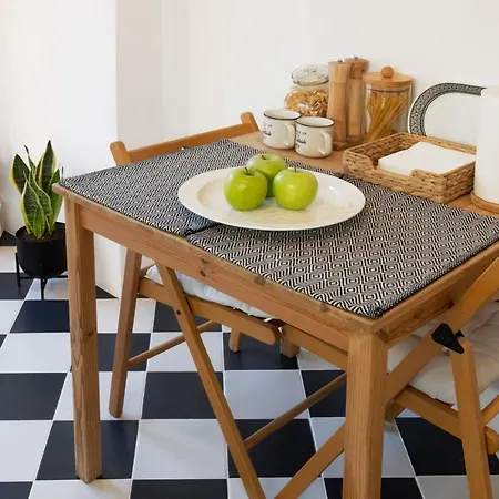 Spacious 82 M2 Two Bedroom Classy Near Center Apartman *