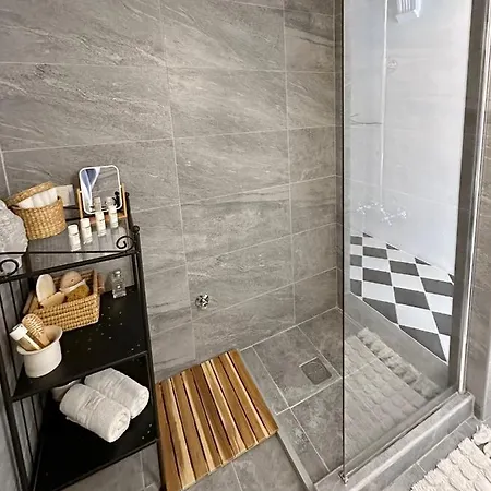 Apartman Spacious 82 M2 Two Bedroom Classy Near Center *