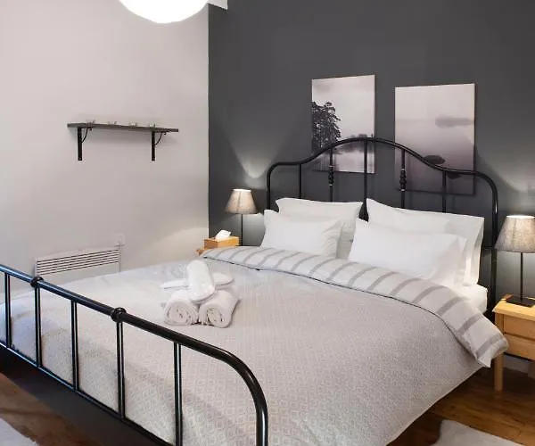 Apartament Spacious 82 M2 Two Bedroom Classy Near Center