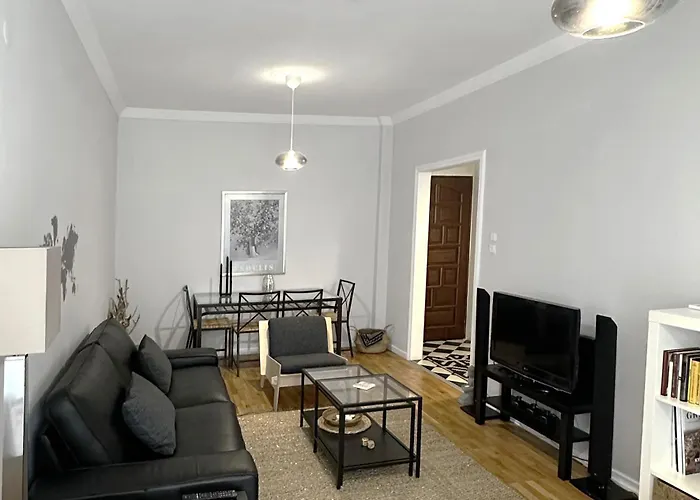 Apartament Spacious 82 M2 Two Bedroom Classy Near Center *